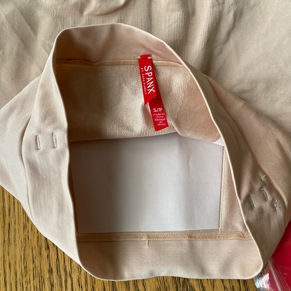 NWT Spanx Oncore High Waisted Mid Thigh Short - Picture 8 of 9